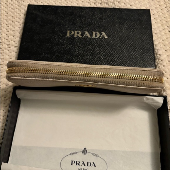 Prada wallet cream authentic - Picture 2 of 5
